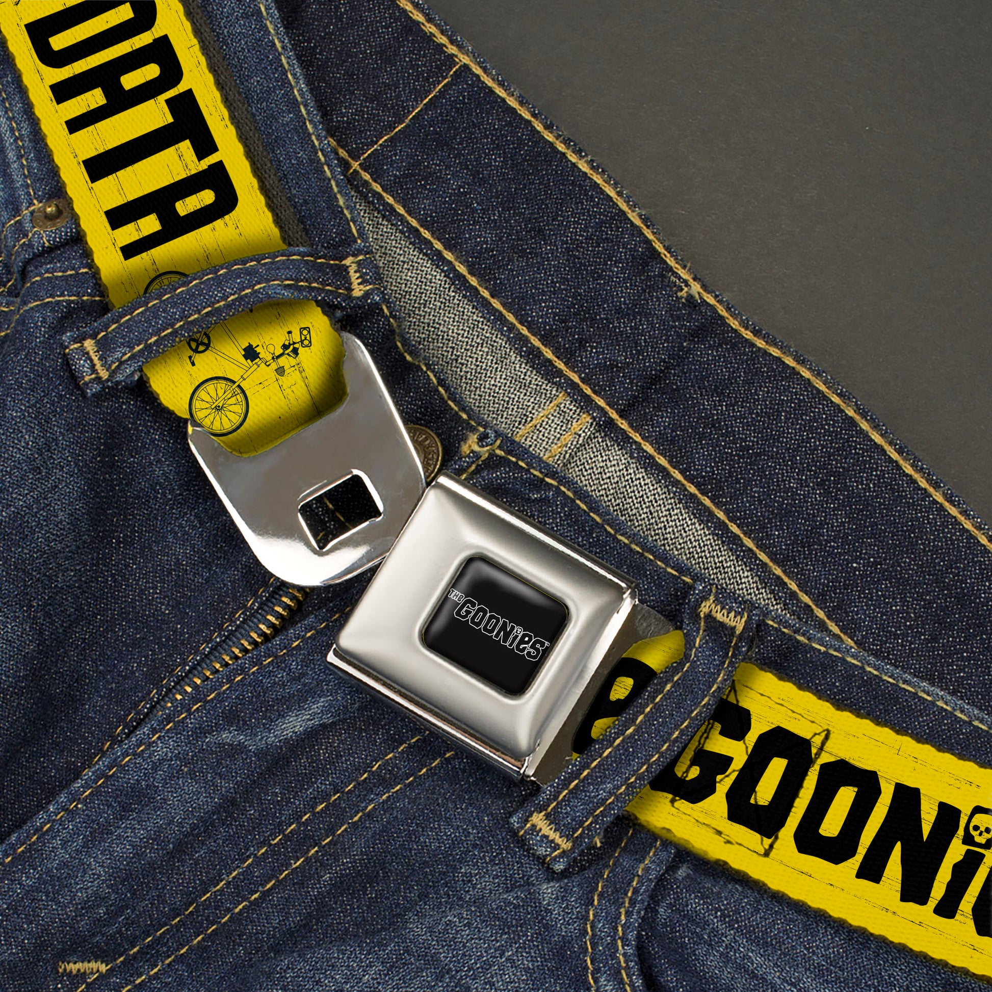 THE GOONIES Title Logo Full Color Black/White Seatbelt Belt - THE GOONIES CHUNK MIKEY DATA MOUTH Icons and Title Logo Yellow/Black Webbing Seatbelt Belts The Goonies
