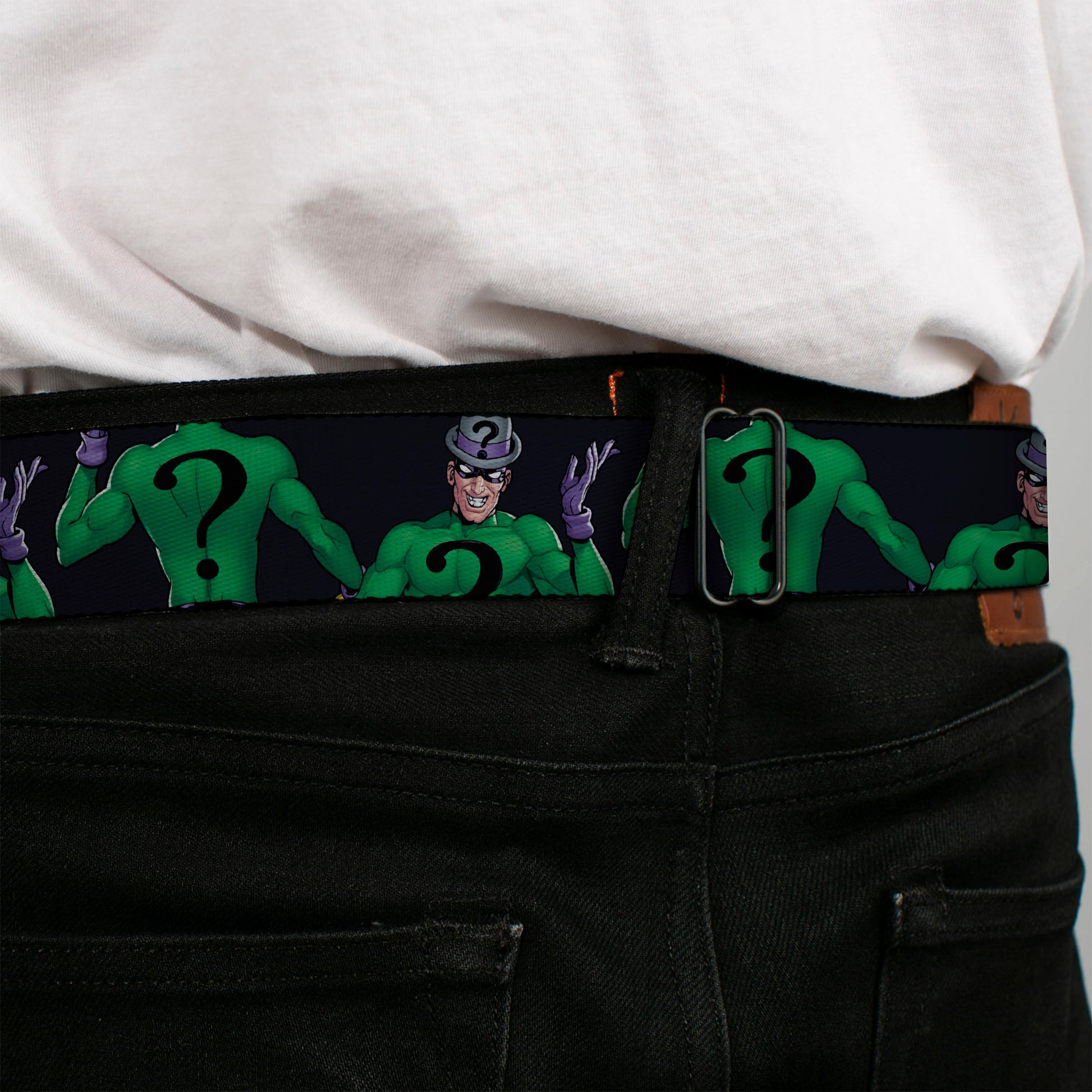 THE RIDDLER Title Log Full Color Black/Green Seatbelt Belt - DC Batman Villain The Riddler Pose Turns Black Webbing Seatbelt Belts DC Comics