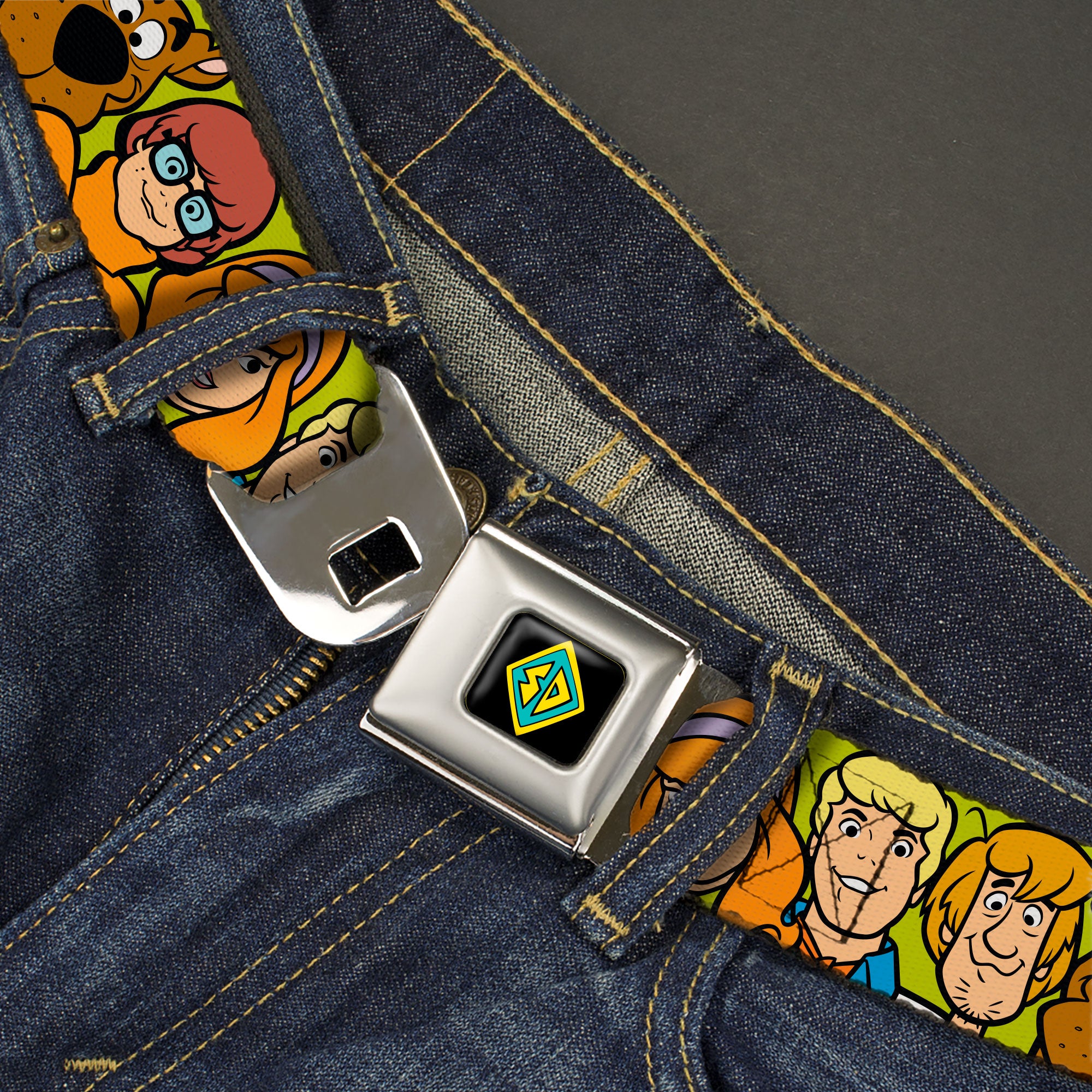 SD Dog Tag Full Color Black/Yellow/Blue Seatbelt Belt - Scooby Doo Character Faces Close-Up Green Webbing Seatbelt Belts Scooby Doo