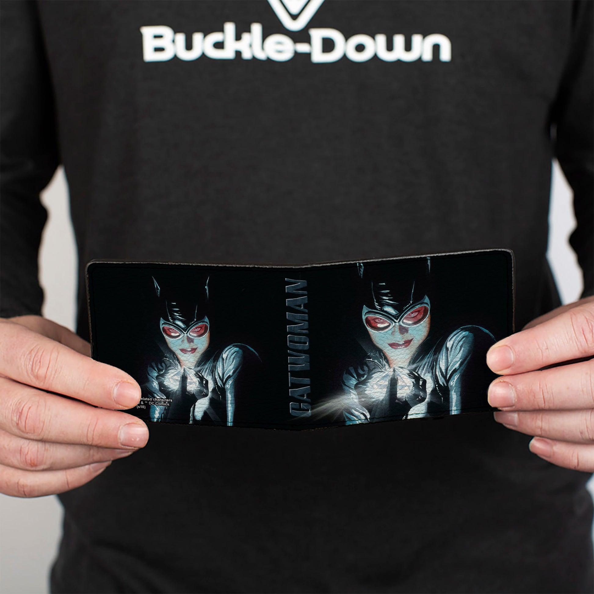 Bi-Fold Wallet - CATWOMAN Holding Diamond Batman Issue 685 Comic Book Cover Pose Black Bi-Fold Wallets DC Comics