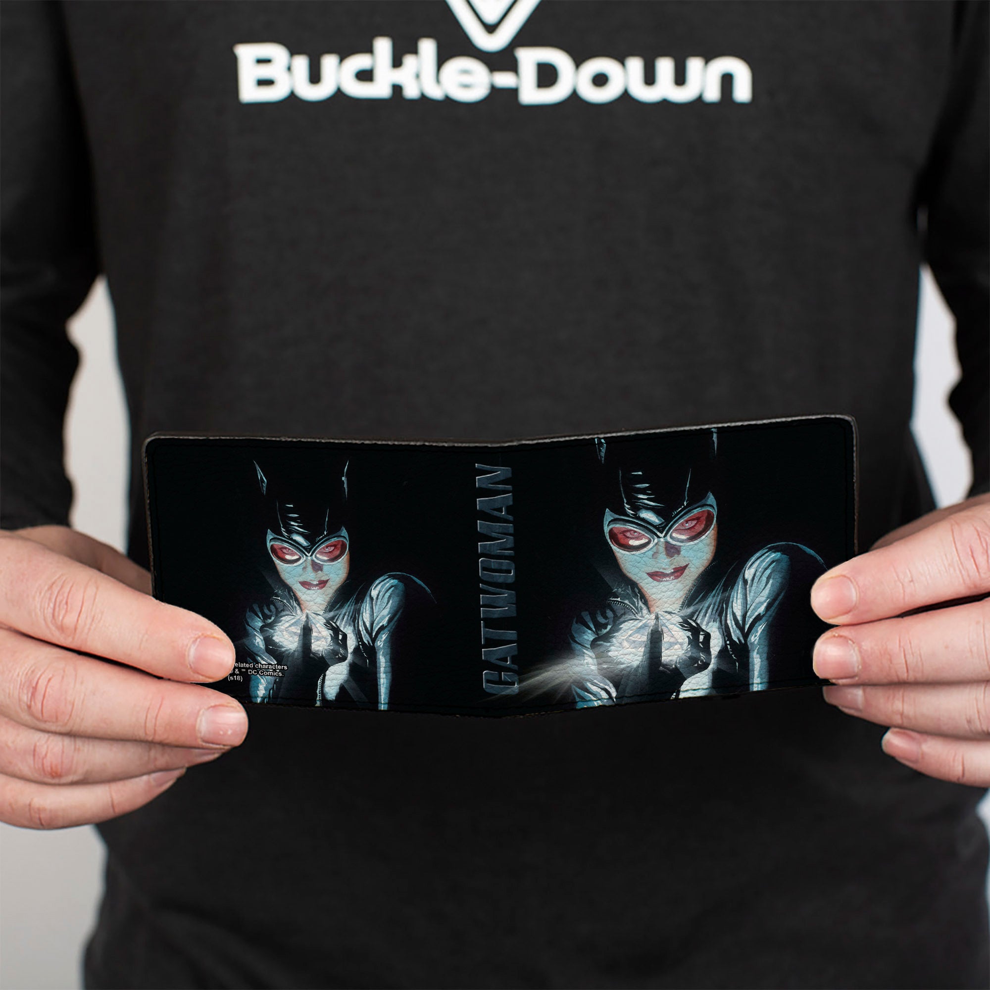 Bi-Fold Wallet - CATWOMAN Holding Diamond Batman Issue 685 Comic Book Cover Pose Black Bi-Fold Wallets DC Comics