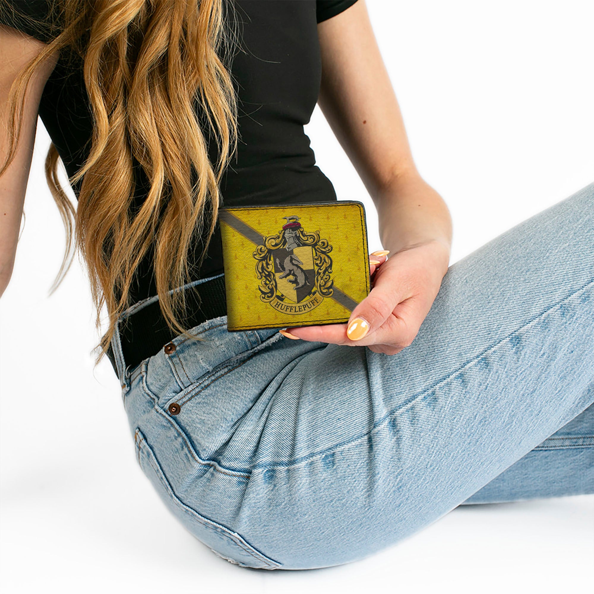 Bi-Fold Wallet - HUFFLEPUFF Crest Stripe4 Weathered Gold Brown Bi-Fold Wallets Harry Potter