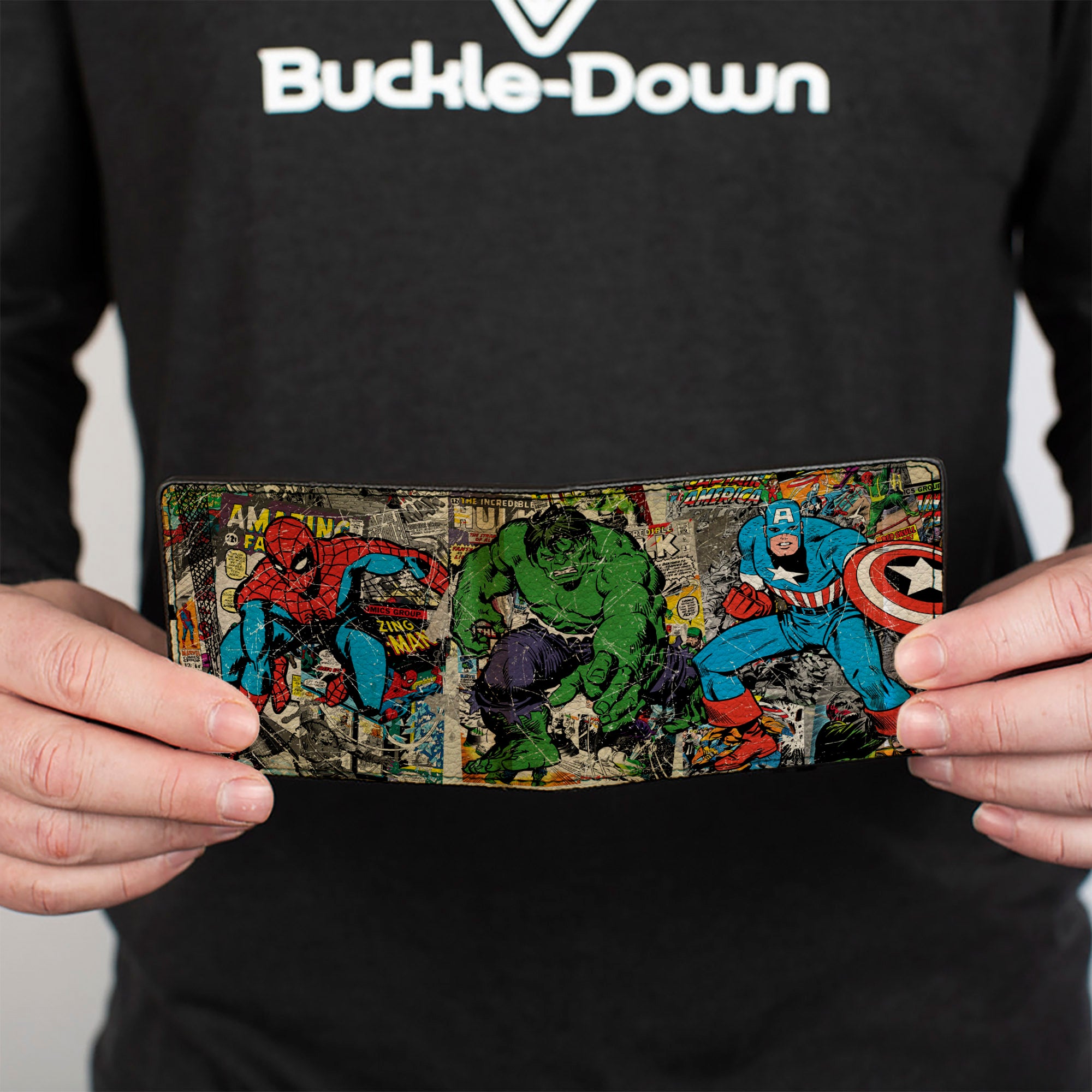 MARVEL COMICS  

Bi-Fold Wallet - Marvel Comics Retro Avengers Group Pose with Comics Books