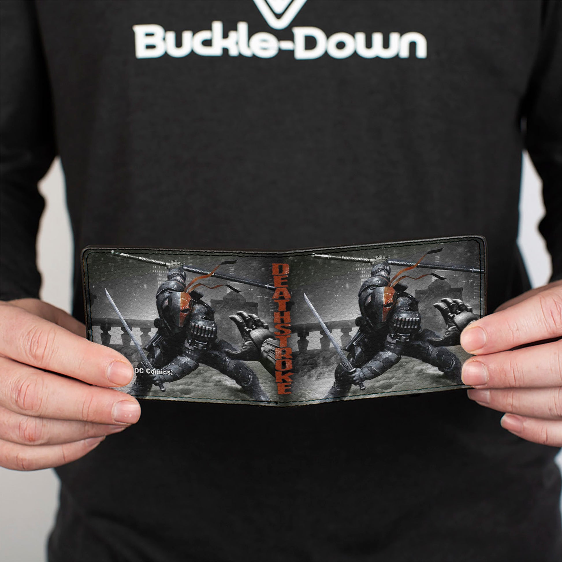 Bi-Fold Wallet - DEATHSTROKE Arkham Origins Action Pose Snow Grays Red Bi-Fold Wallets DC Comics