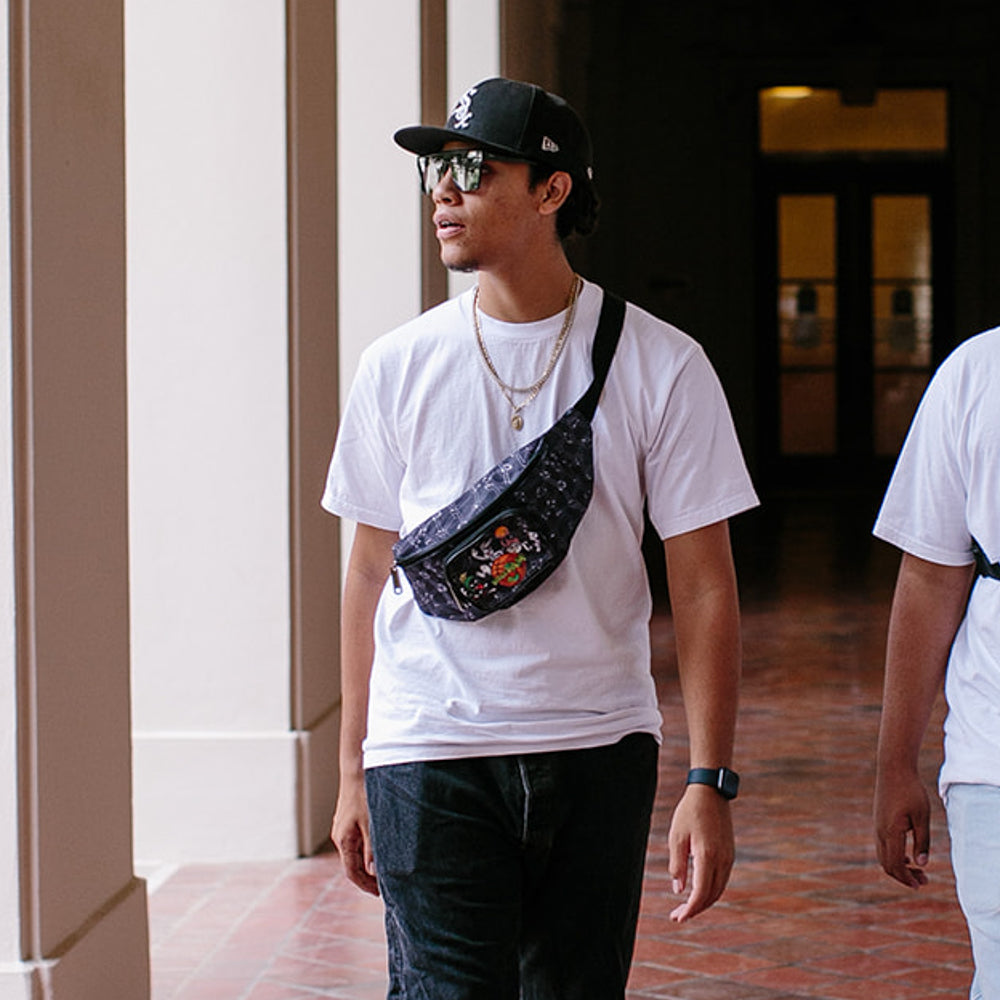 Fanny Pack - SPACE JAM 4-Player Group Pose Netting Black White Fanny Packs Looney Tunes   